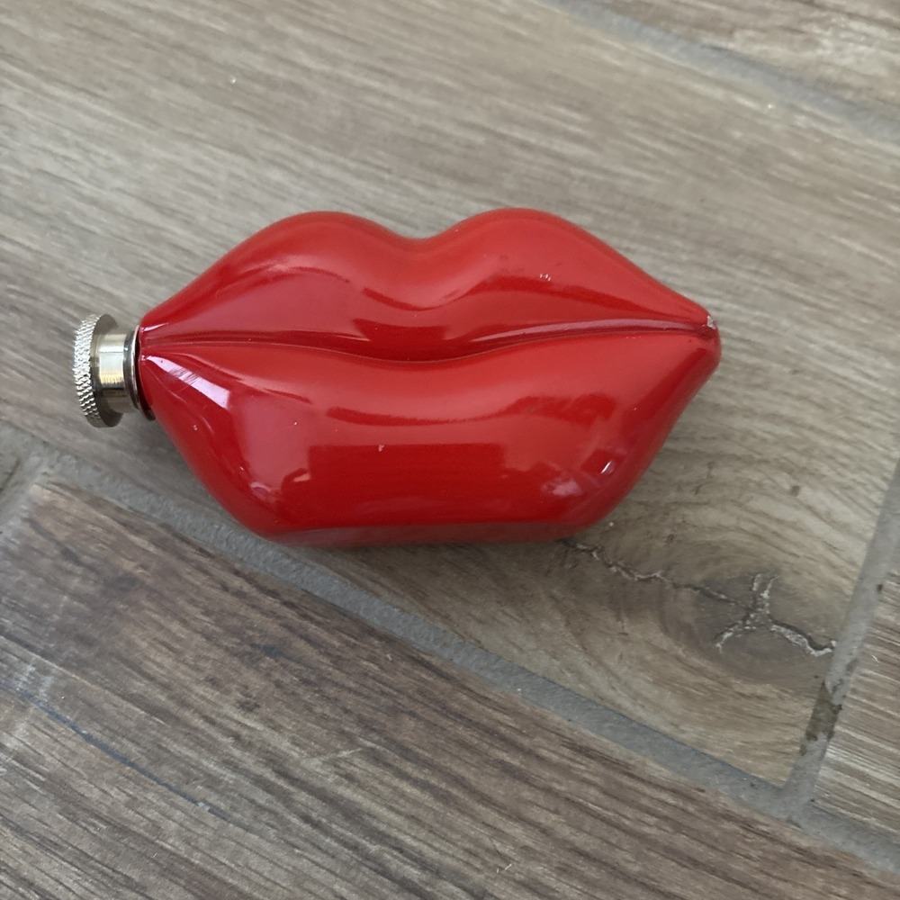 Red Lips‎ Stainless Steel Flask Novelty Portable Water Alcohol Bottle Gift